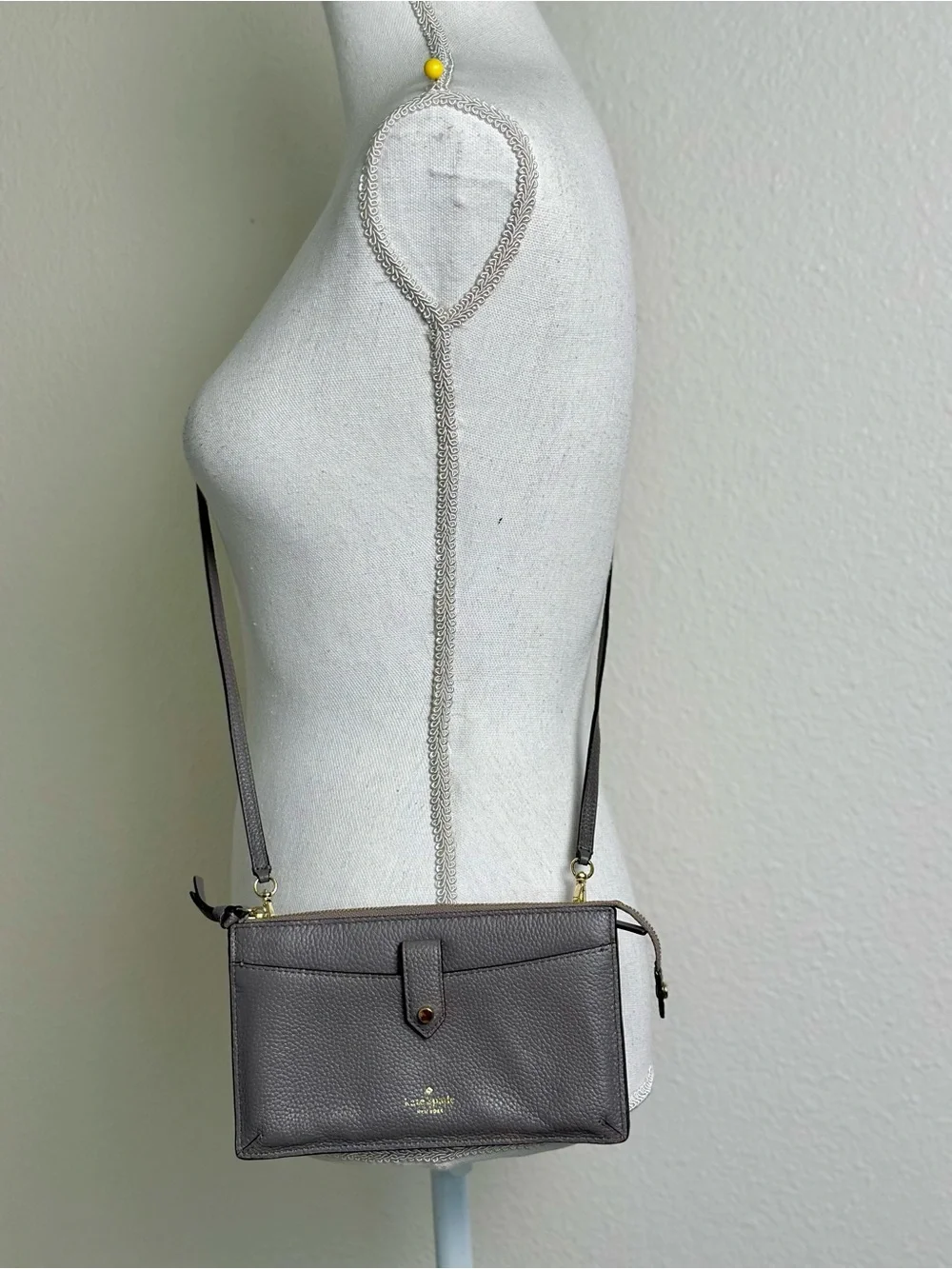 kate spade Jackson Gray Pebbled Leather Crossbody Wallet Bag
